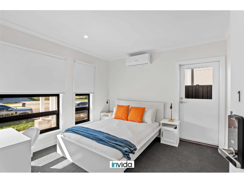1/512 Heather Grove Clyde North VIC 3978