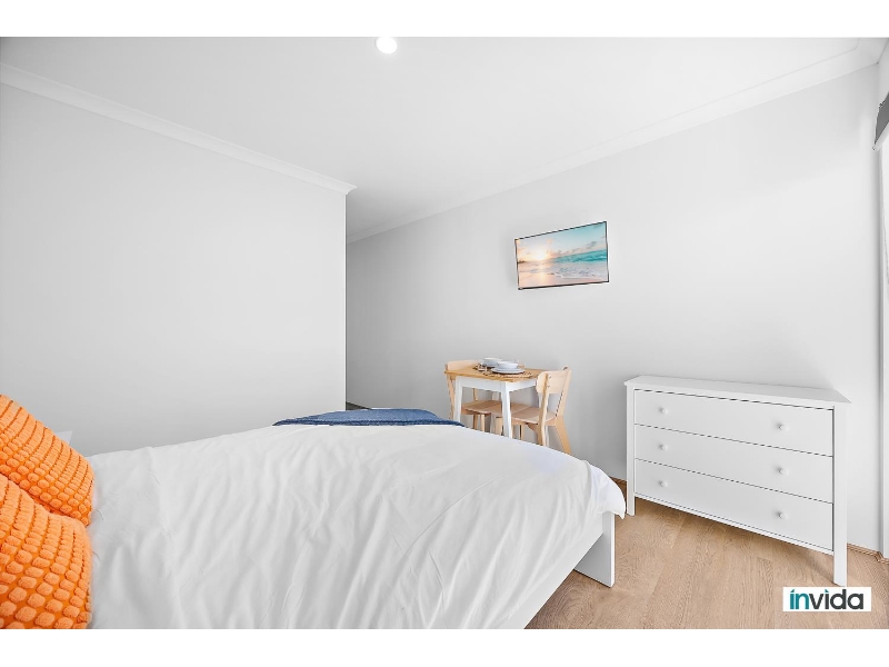 Fully Furnished Private, Lockable Ensuite Room In A Brand New Shared House In New Estate. Close To Lake, Iga, Shops thumbnail 3