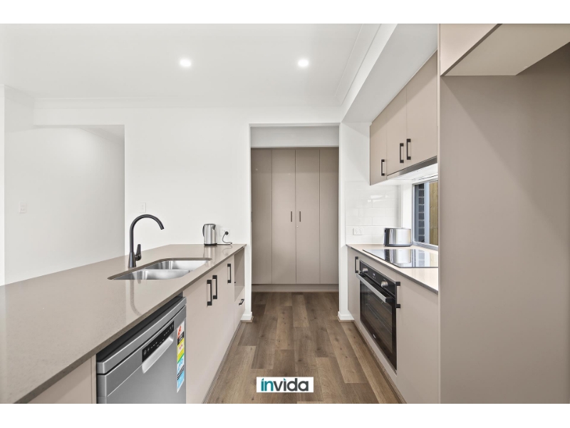 Private, Lockable Ensuite Room In A Modern Shared House. Utilities And Internet Included In Rent- Hassle Free Living! thumbnail 2
