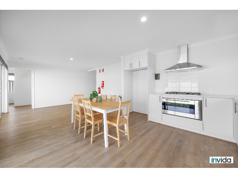 Fully Furnished Private, Lockable Ensuite Room In A Brand New Shared House In New Estate. Close To Lake, Iga, Shops thumbnail 8