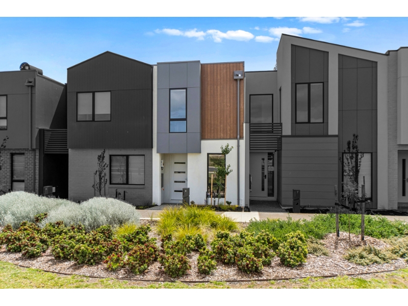 6 Pacha Walk Clyde North VIC 3978