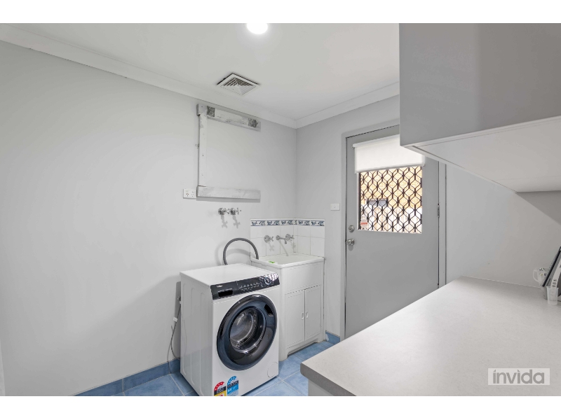 APPLY TODAY AND RECEIVE 1 WEEK FREE RENT! PRIVATE, LOCKABLE ENSUITE ROOM - WI - FI and UTILITIES INCLUDED IN RENT! image 8