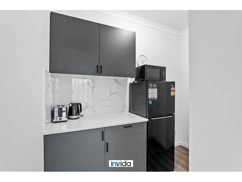 Save On Bills! Private, Lockable Room With Ensuite & Kitchenette – Utilities & Wi-Fi Included! Multiple Rooms Available! thumbnail 2