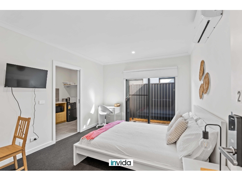 2/512 Heather Grove Clyde North VIC 3978