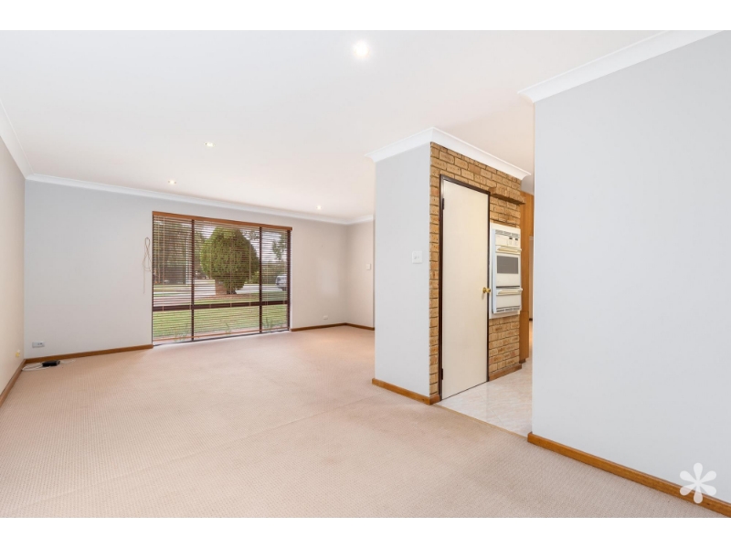 7 Reardon Court, LEEMING House for rent Listed by Leasing Services