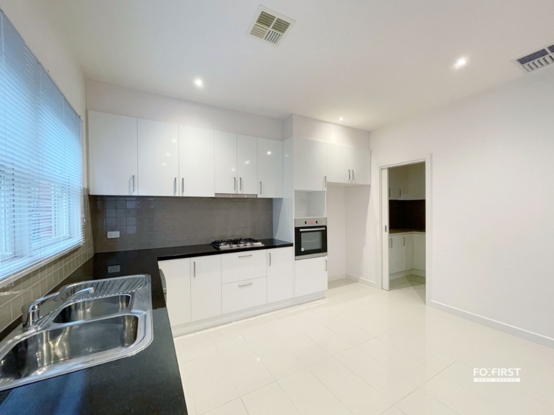 27 Normanby Pl, Windsor Apartment for rent Listed by Residential Management Team of Fox First