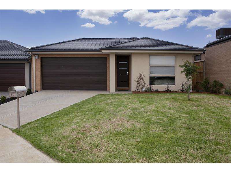 10 Galaxias Court Clyde North VIC 3978