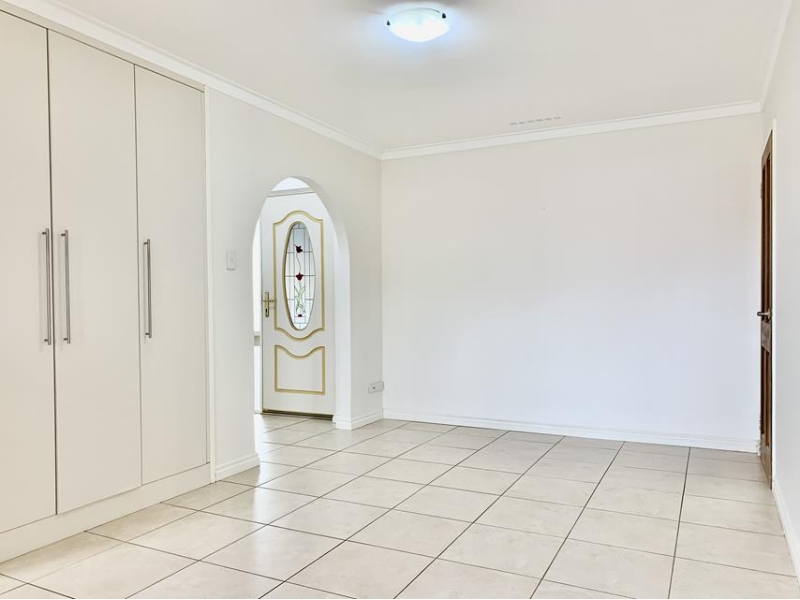 74 Hillwood Avenue, Warwick House for rent Listed by Erica Kilmurray