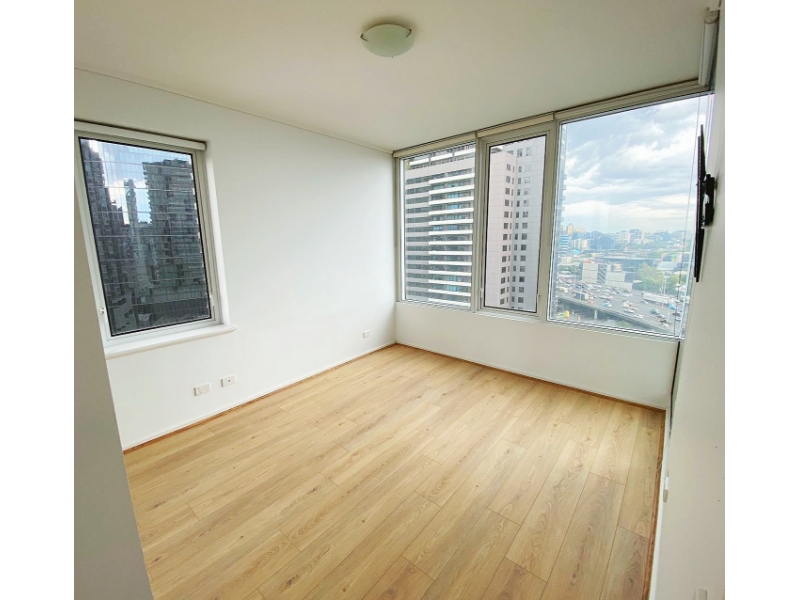 162/83 Whiteman Street, Southbank Apartment for rent Listed by Rental