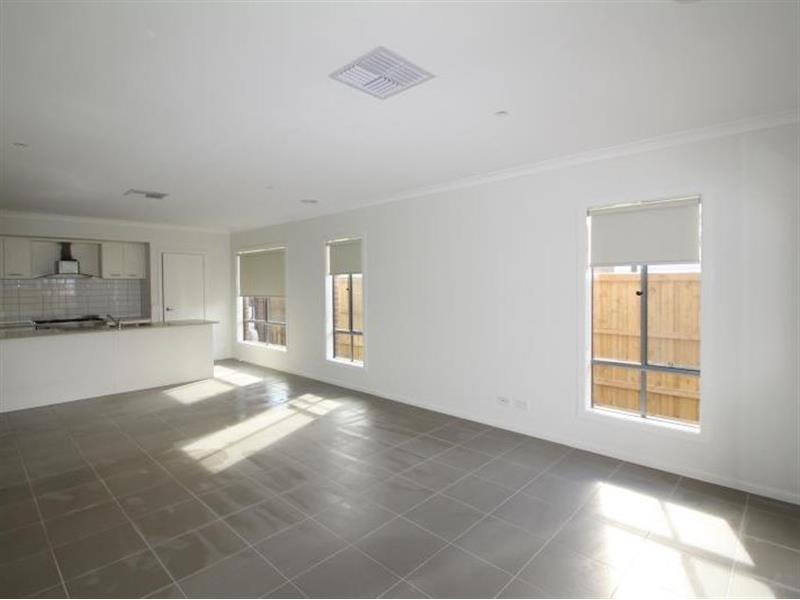 77 Bramley Avenue, CHARLEMONT House for rent Listed by Samantha