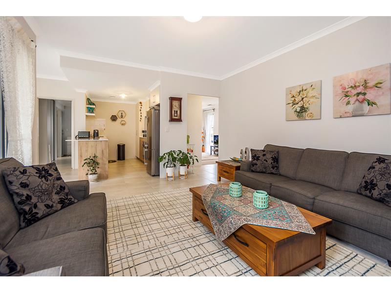 1/50 Middle Parkway Canning Vale WA 6155