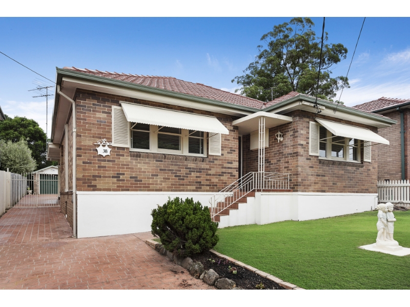 38 Grove Avenue, Penshurst House for rent Listed by of Belle Property