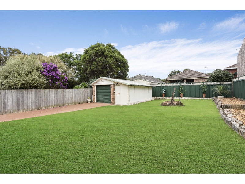 38 Grove Avenue, Penshurst House for rent Listed by of Belle Property St &