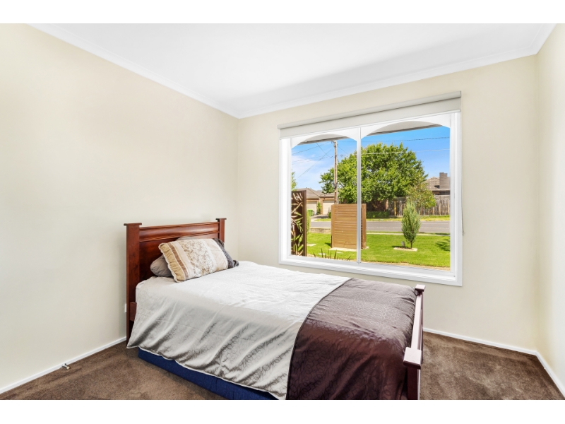 33 Beresford Road, Lilydale House for rent Listed by Anne Johnsen of