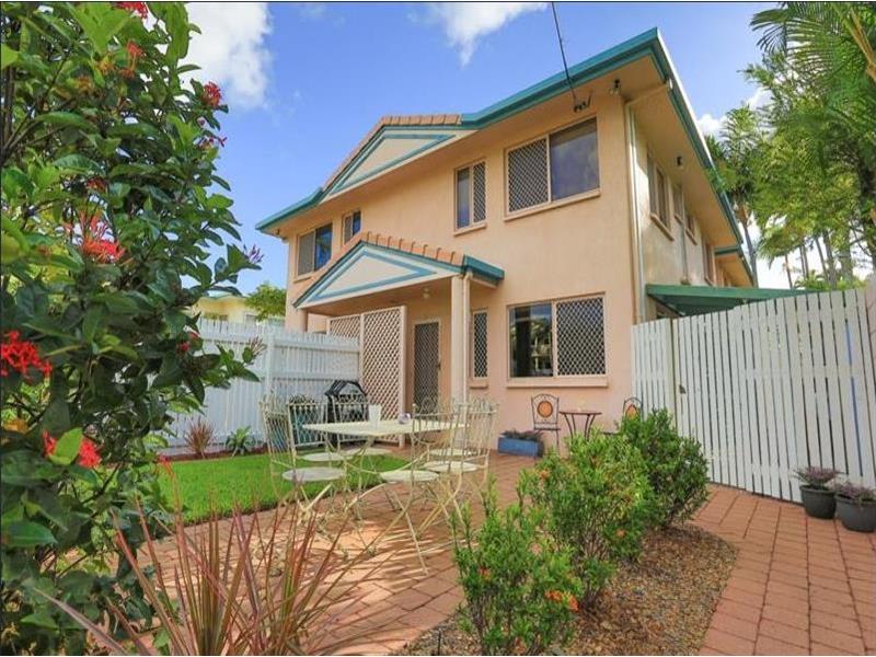 2/131 Eyre Street, North Ward Townhouse for rent Listed by Leasing