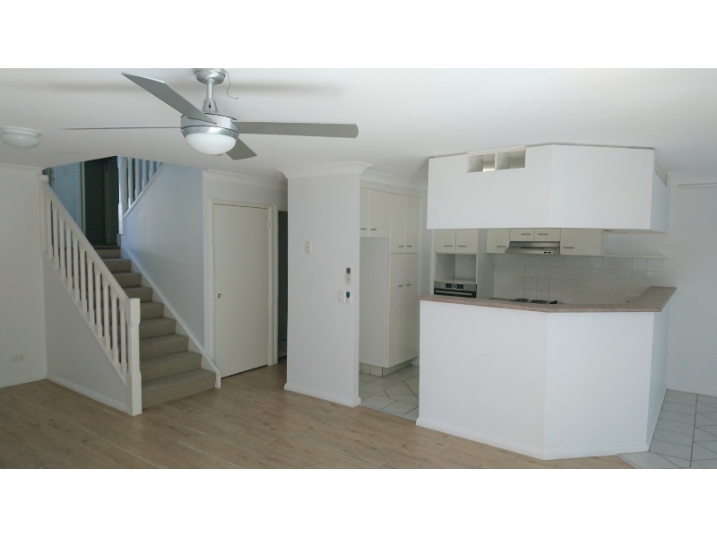 8/360 Simpsons Road, Bardon Townhouse for rent Listed by Emily