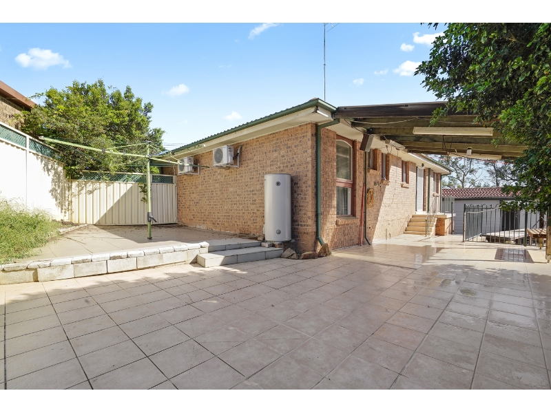 7 Wanda Place, Woodbine House for rent Listed by Mikelina Kremastos