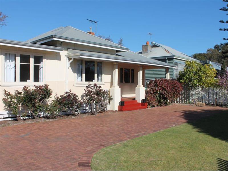 25 Grand Promenade, Bayswater House for rent Listed by Vanesa Terzic of Edison Residential