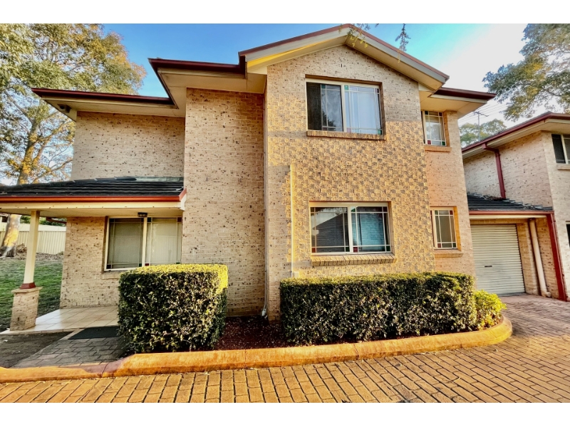 2/7 Wyena Road, Pendle Hill Townhouse for rent Listed by Rentals Team