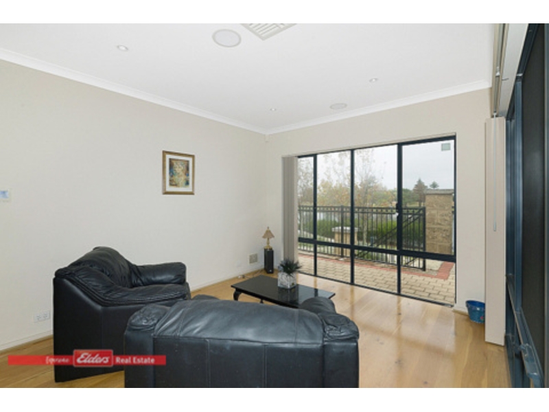 33 Coniston Bend, Waikiki House for rent Listed by Property