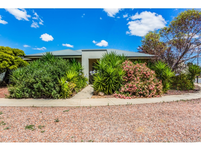 11B Brenton Avenue, Echuca House for rent Listed by Hannah Wild of