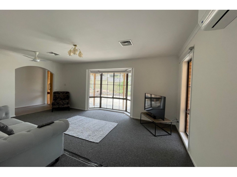 208 North Harley Street, Strathdale House for rent Listed by Emma