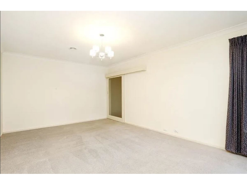 4 Regency Place, Glen Waverley House for rent Listed by Jennie Tran