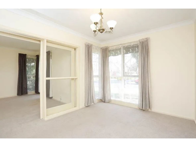 4 Regency Place, Glen Waverley House for rent Listed by Jennie Tran