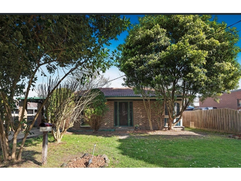 2 Berkeley Road, Ringwood House for rent Listed by Hudson Bond