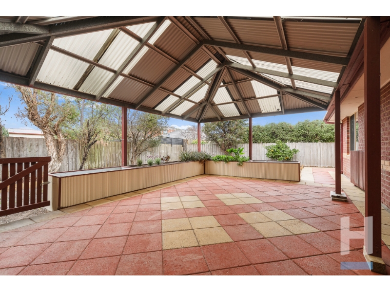 7 Macleod Way, Lynbrook VIC 3975 House for rent Listed by Harcourts