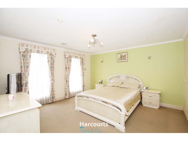 25 Tyndall Way, Mill Park House for rent Listed by Vanessa Vescio of