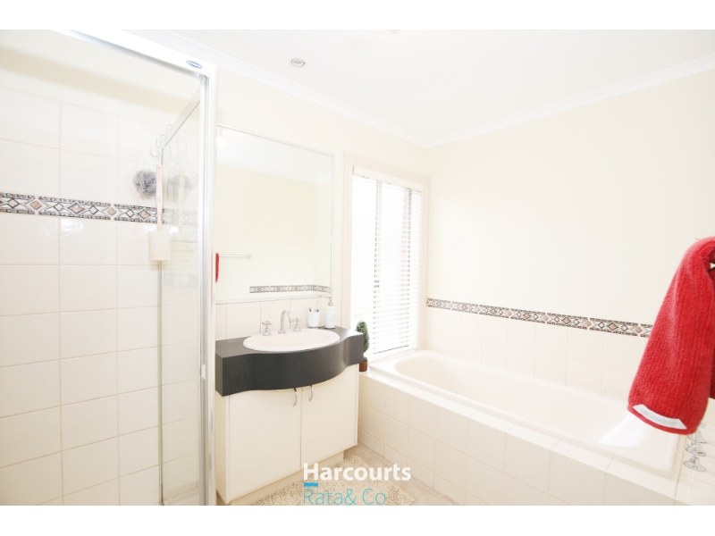 25 Tyndall Way, Mill Park House for rent Listed by Vanessa Vescio of