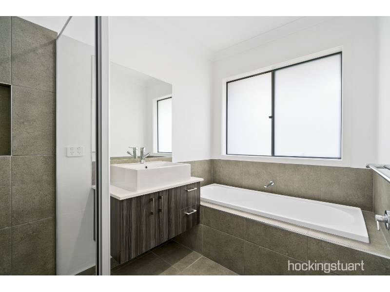 185 St Arnaud Road, Eynesbury House for rent Listed by Chelsea Grech