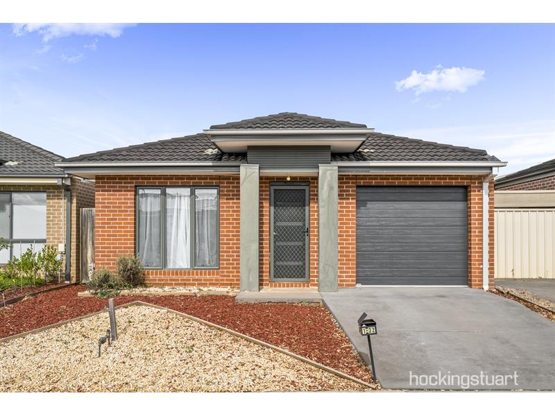 1/32 Paul Harris Drive, Melton West House for rent Listed by of