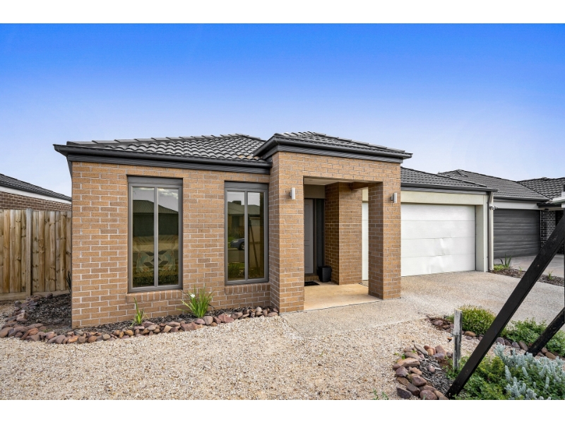6 Eliza Park Drive, Melton South House for rent Listed by of