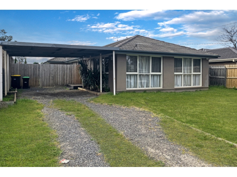 4 Dalton Drive, Melton South House for rent Listed by Chelsea Grech