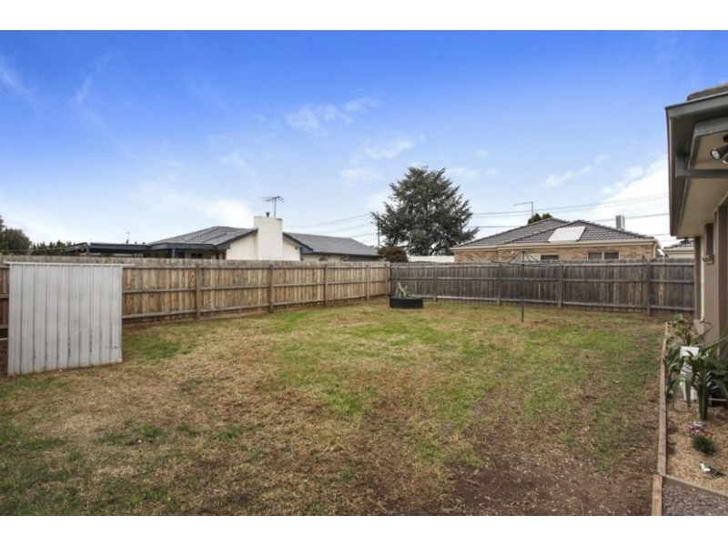 4 Dalton Drive, Melton South House for rent Listed by Chelsea Grech