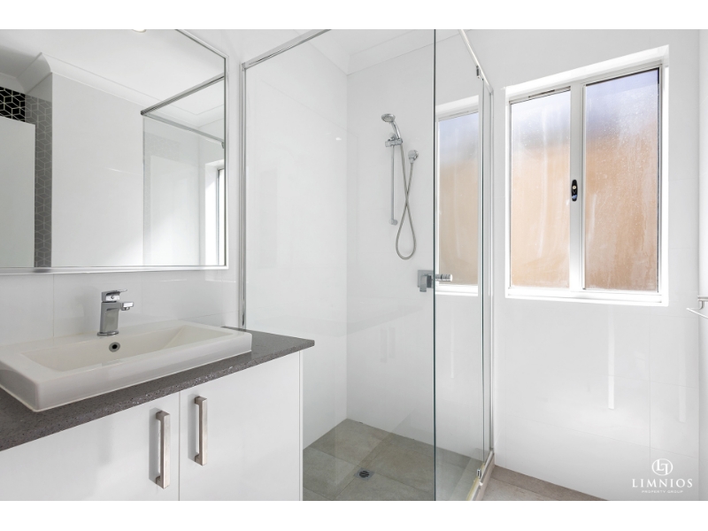 20B Amberley Way, Westminster Apartment for rent Listed by of Limnios