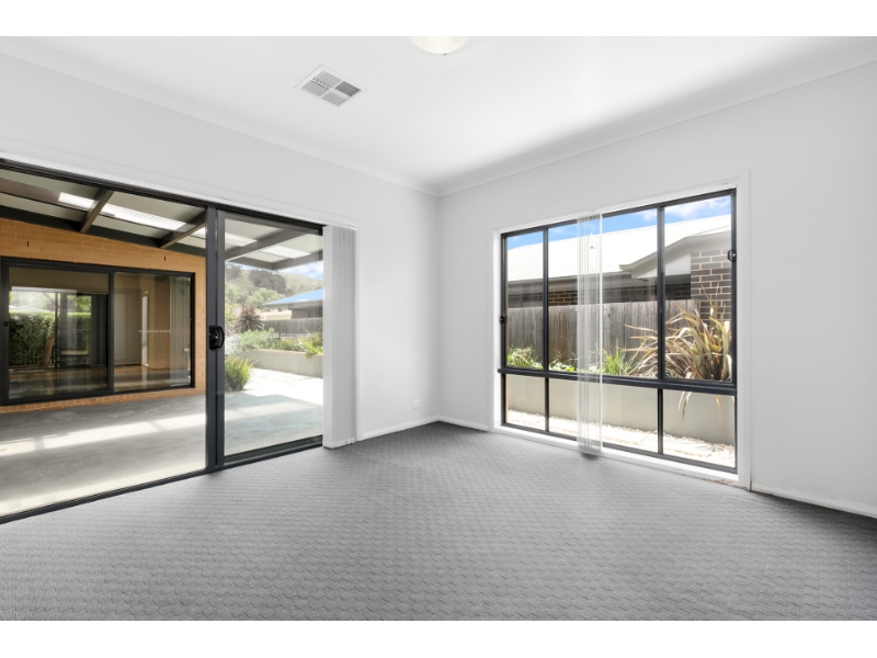 55 Digby Circuit, Crace House for rent Listed by Alex Piatrova of