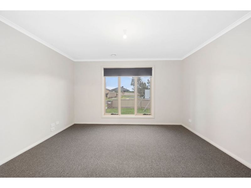 17 Karol Street, Alfredton House for rent Listed by Leonie Croft of