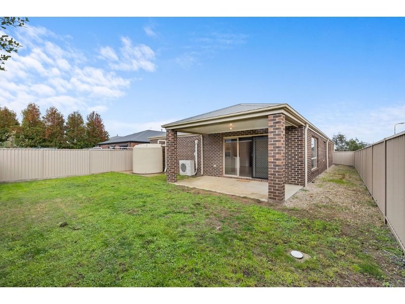 17 Karol Street, Alfredton House for rent Listed by Leonie Croft of