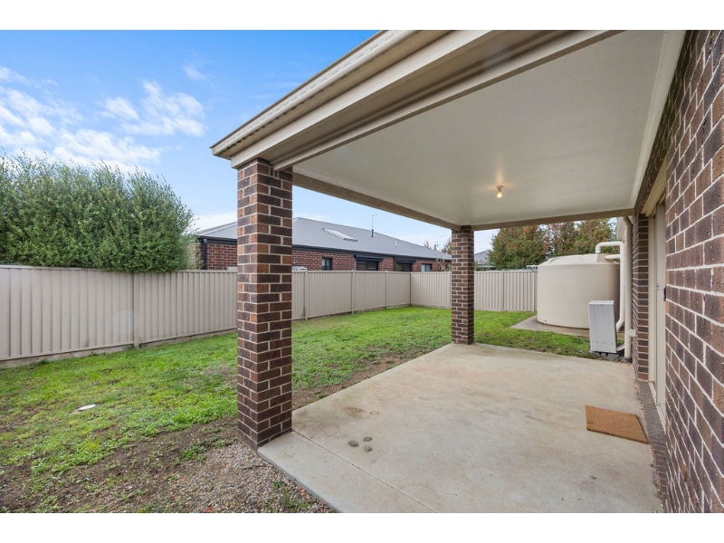 17 Karol Street, Alfredton House for rent Listed by Leonie Croft of