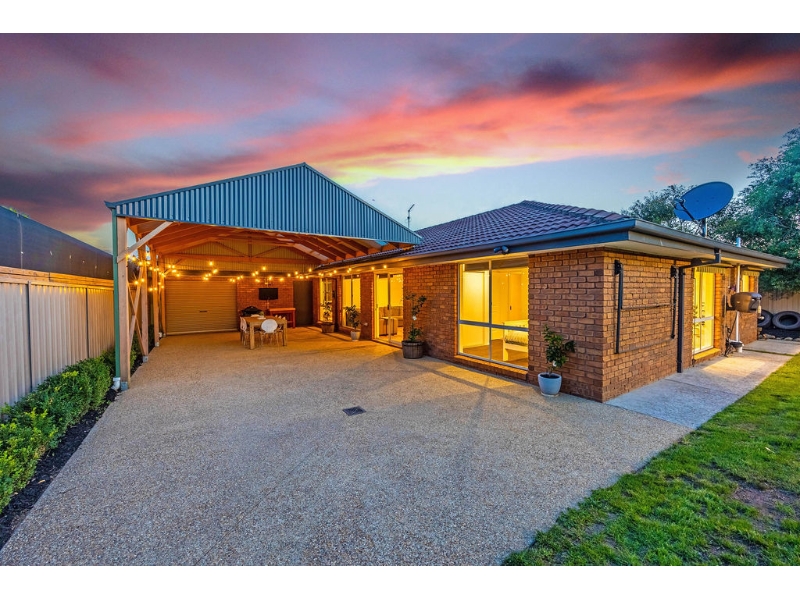 8 Lawrie Drive, Alfredton House for rent Listed by Leonie Croft of