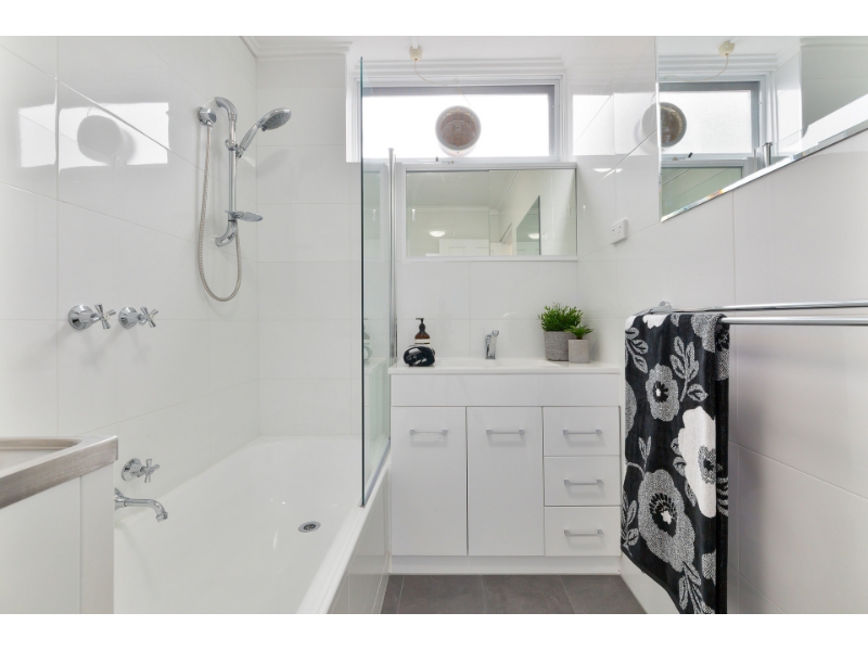 2/21 Rothesay Avenue, Elwood Apartment for rent Listed by Hannah