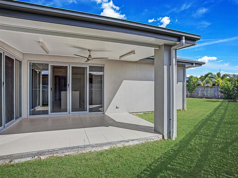 18 Beach Oak Drive, Mount Low House for rent Listed by Mcgrath