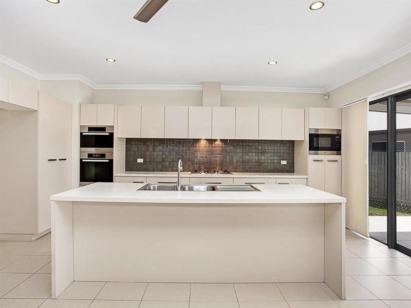 18 Beach Oak Drive, Mount Low House for rent Listed by Mcgrath