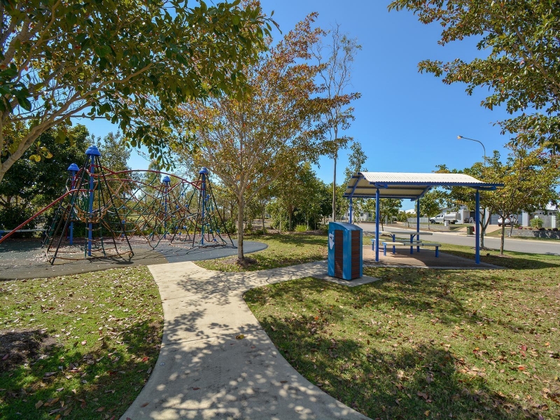 2/39 Sanctum Boulevard, Mount Low Townhouse for rent Listed by