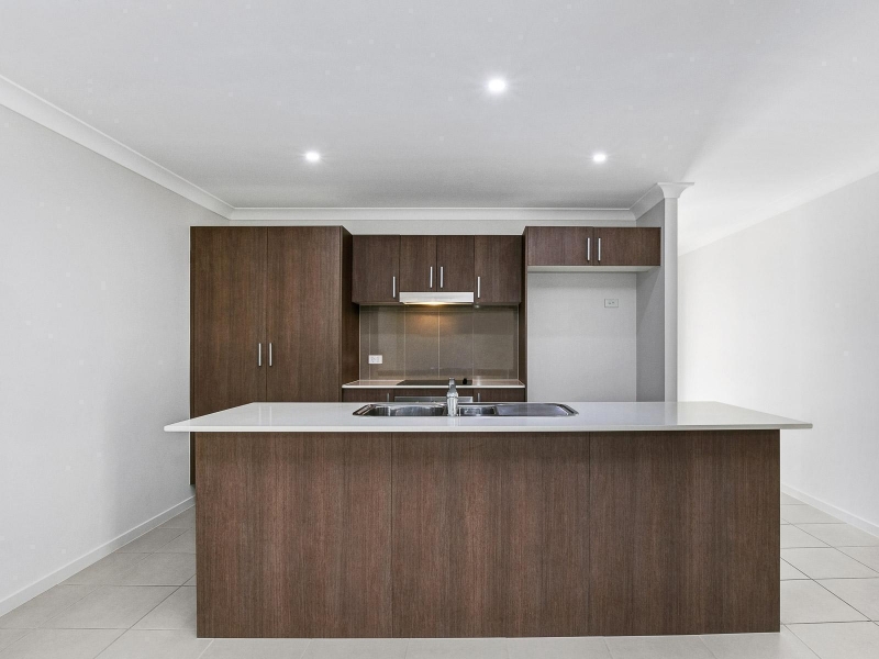2/39 Sanctum Boulevard, Mount Low Townhouse for rent Listed by