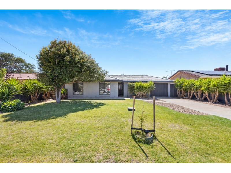 46 Trim Crescent, Old Noarlunga House for rent Listed by Kylie