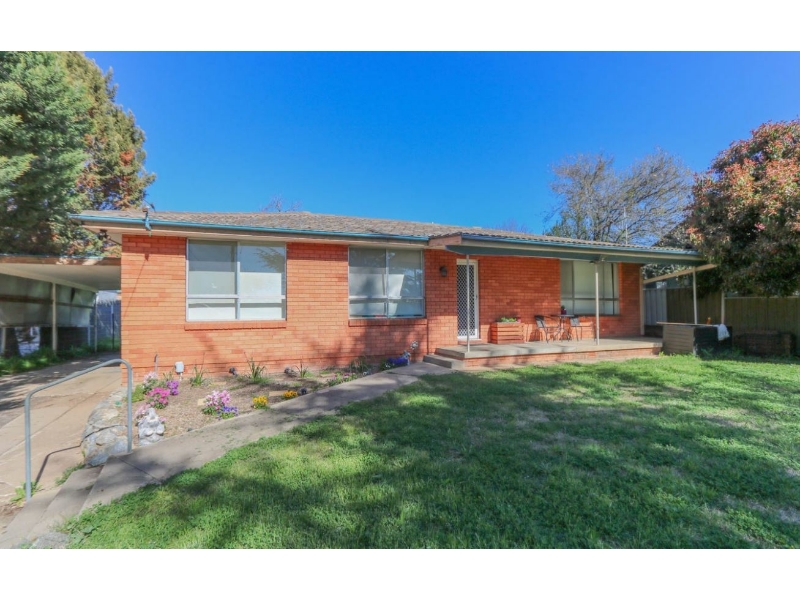 66 Stewart Street, Bathurst House for rent Listed by Mcgrath Bathurst Rentals of Mcgrath